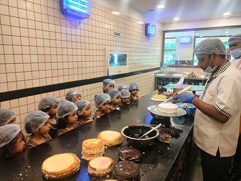 KG2 - A Visit to the bakery - 7