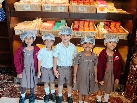 KG visit to the bakery - 1