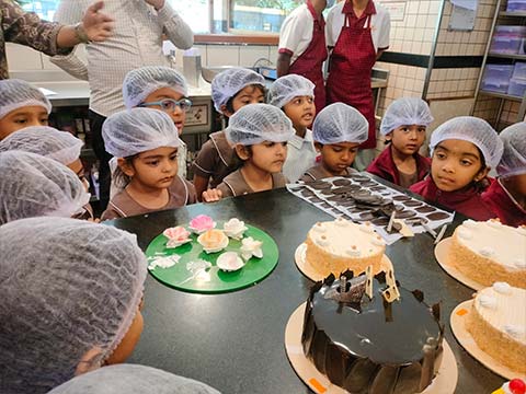 KG visit to the bakery - 2