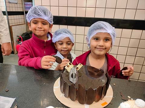 KG visit to the bakery - 3