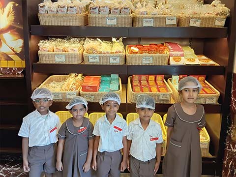 KG visit to the bakery - 5