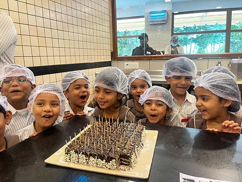 KG visit to the bakery - 6